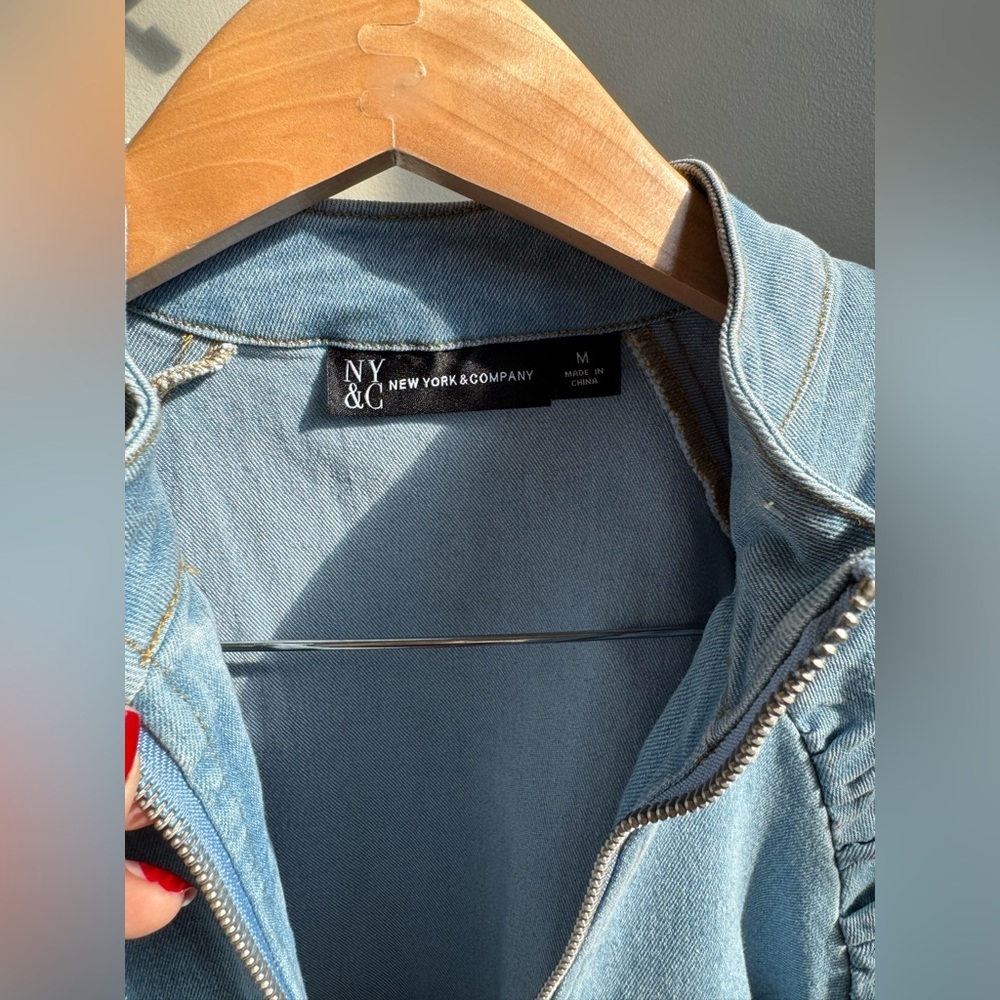 Y2K 90s New York & Co Light Denim Jacket with Ruched Sleeves & Shoulders Medium - Picture 2 of 5